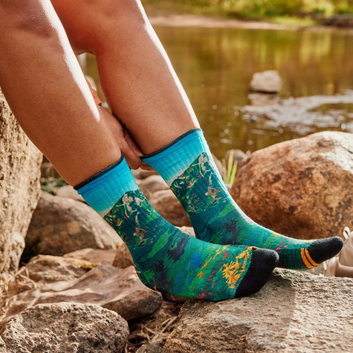 Women’s Hike Mountain Lake Print Crew Socks