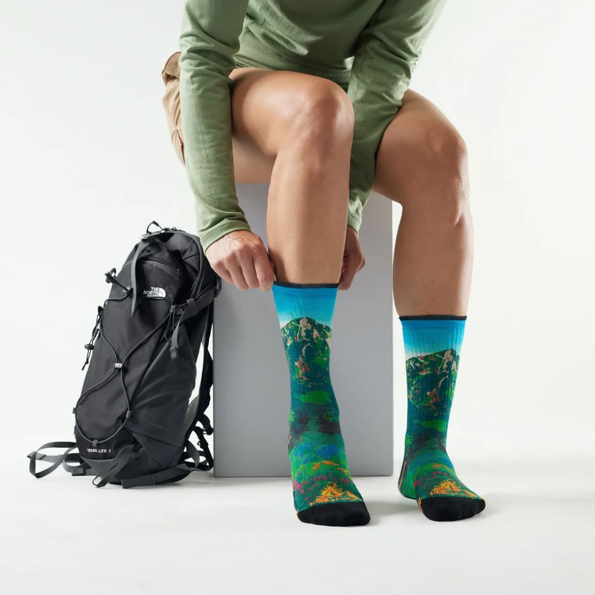 Women’s Hike Mountain Lake Print Crew Socks