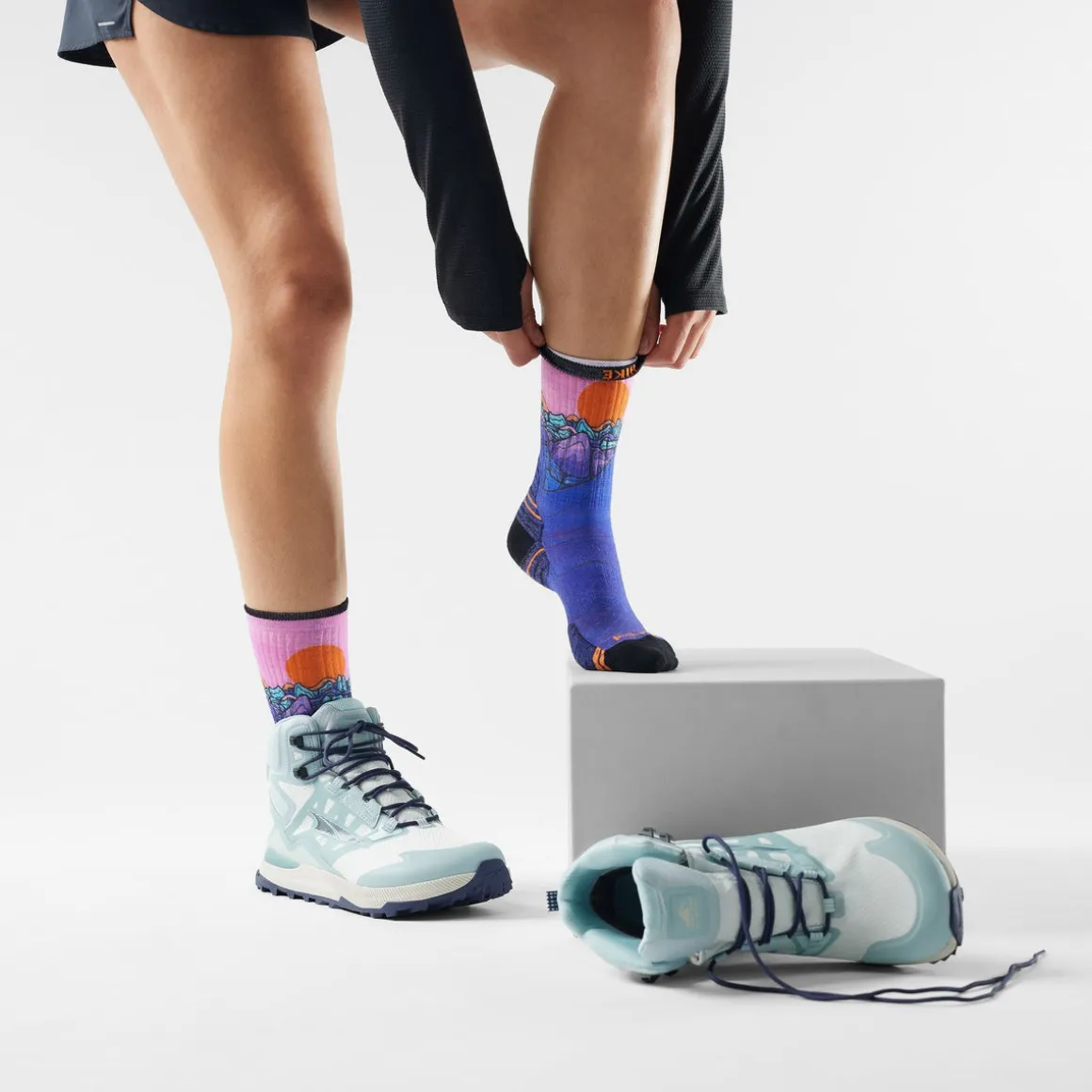 Women’s Hike Mountain Sunrise Print Crew Socks