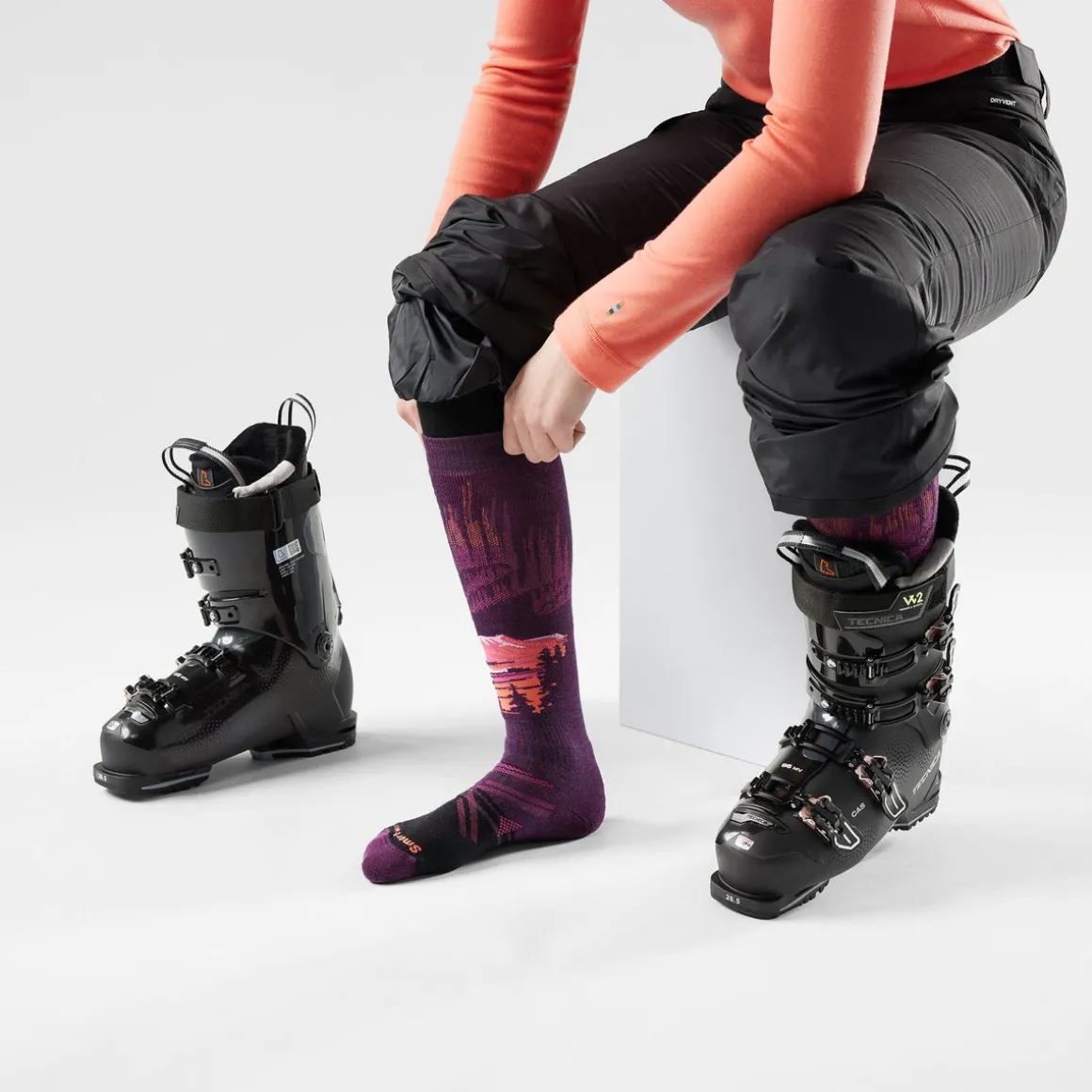 Women's Ski Alpine Auroras Over The Calf Socks